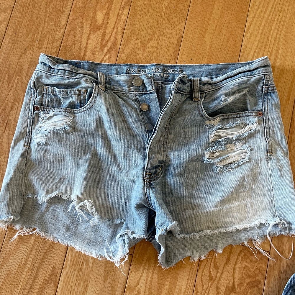 American Eagle light wash jean shorts